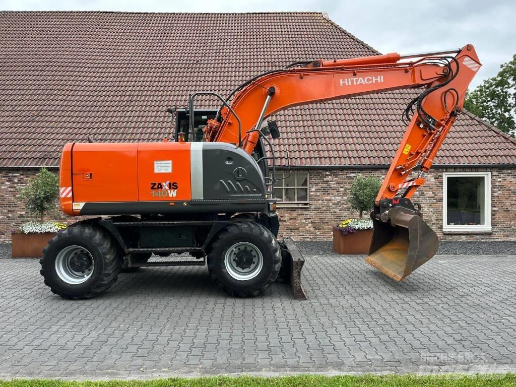 Hitachi ZX 140 W-3 Gumikerekes kotrók