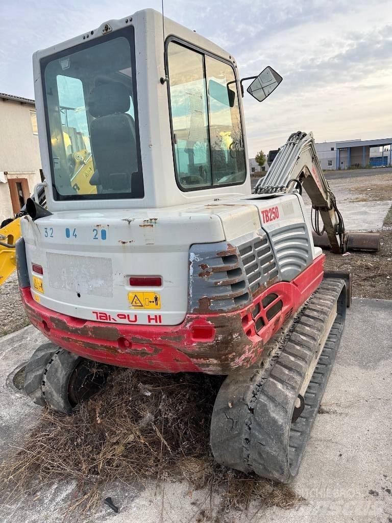 Takeuchi TB250 Mini kotrók < 7t