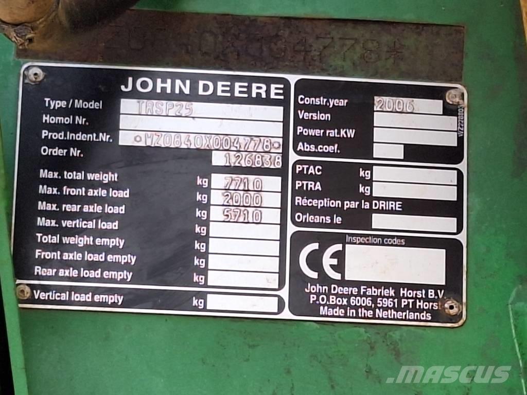 John Deere 840 Vontatott trágyaszórók