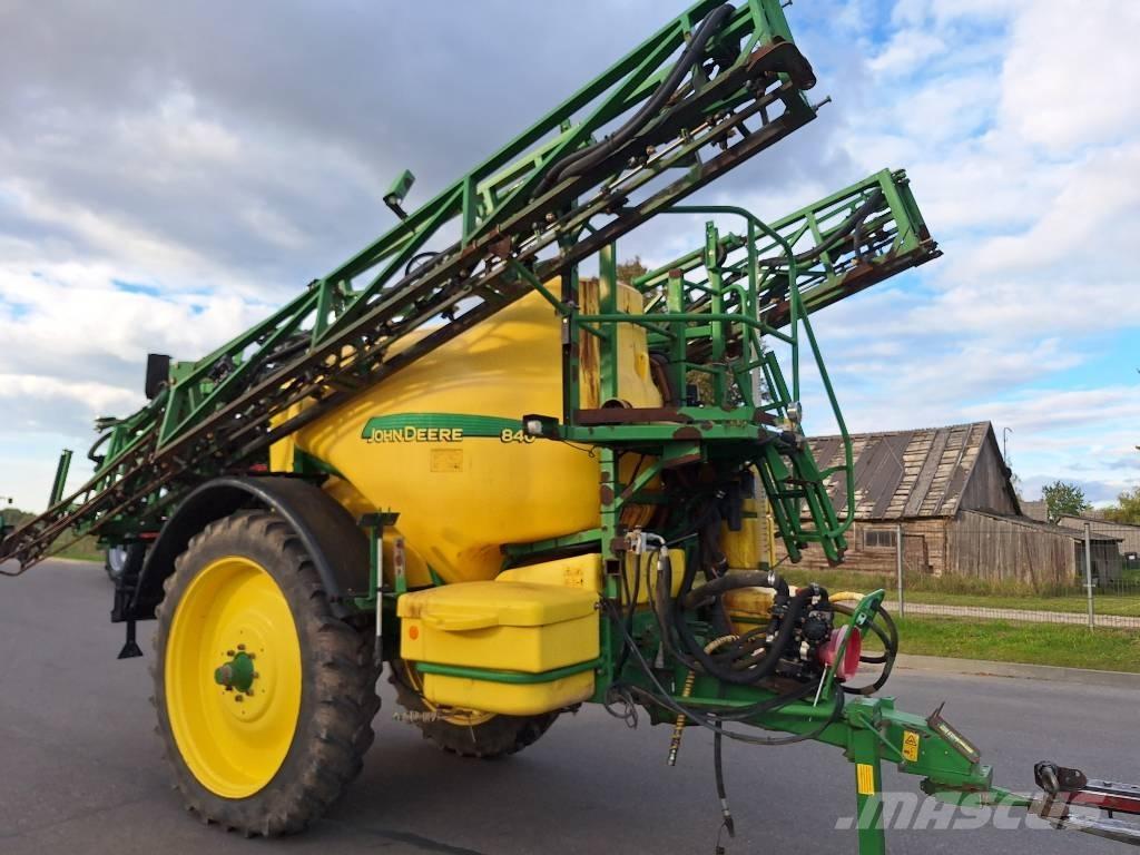 John Deere 840 Vontatott trágyaszórók