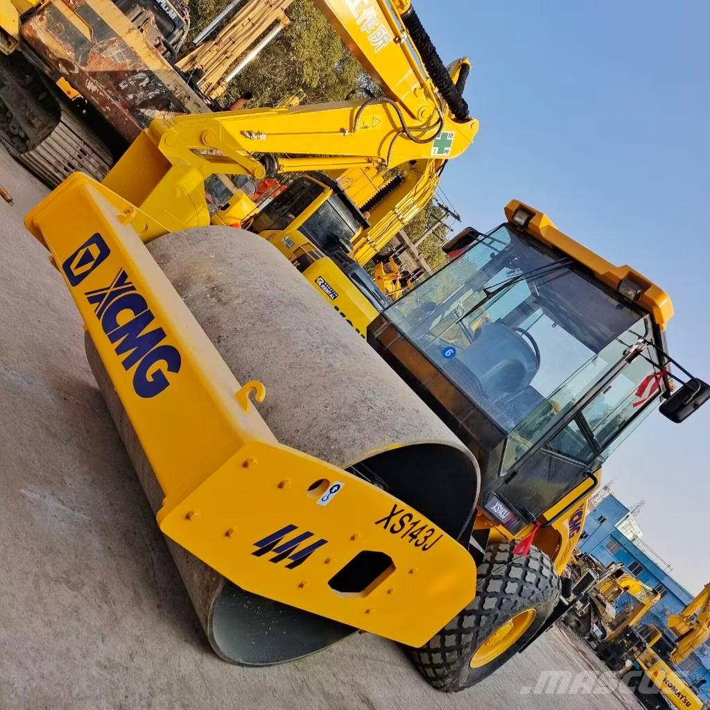 XCMG XS 143 J Egydobos hengerek