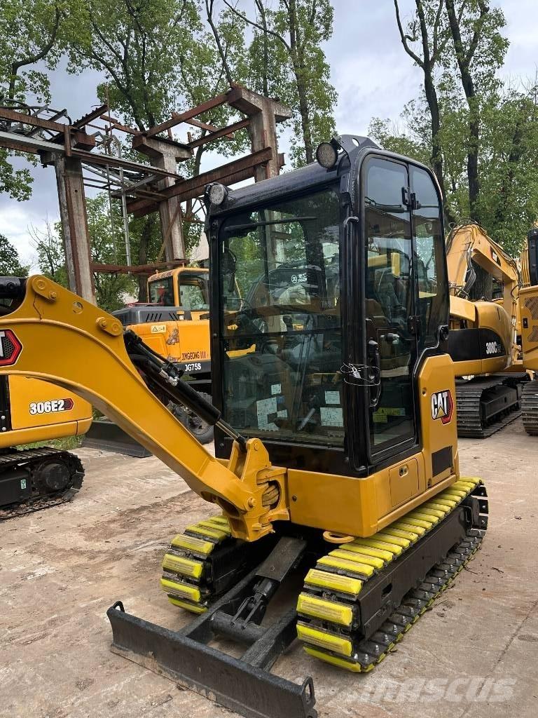 CAT CAT302 Mini kotrók < 7t