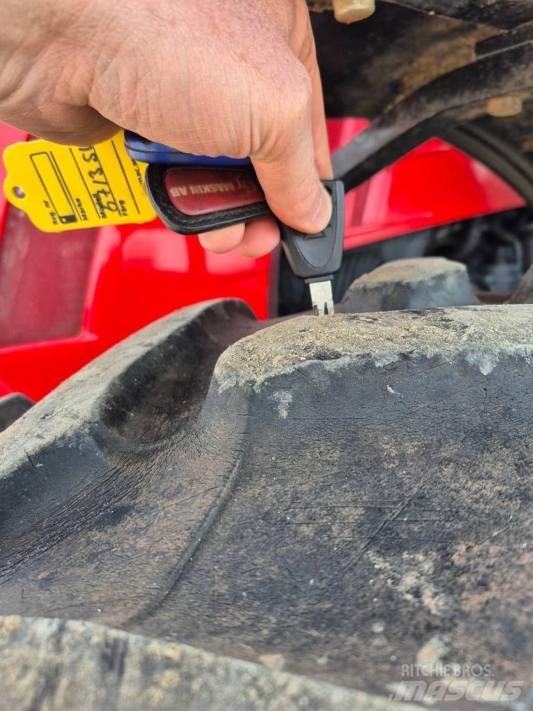 Massey Ferguson 5713 Traktorok