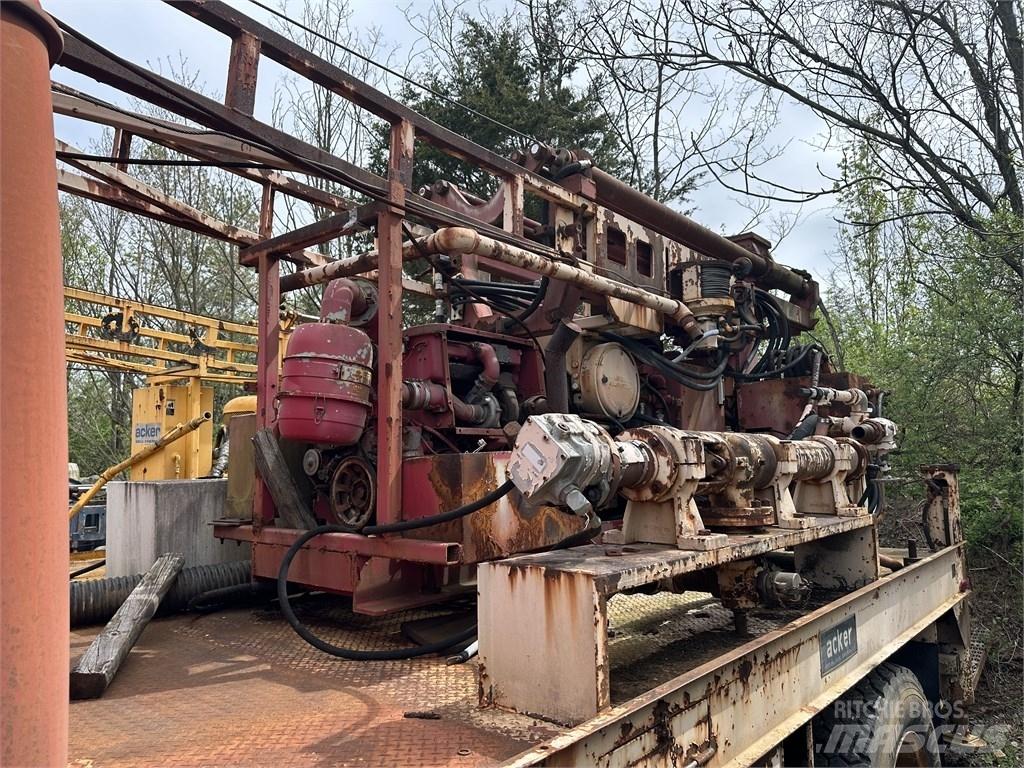 Navistar 1854 Platós / Ponyvás teherautók
