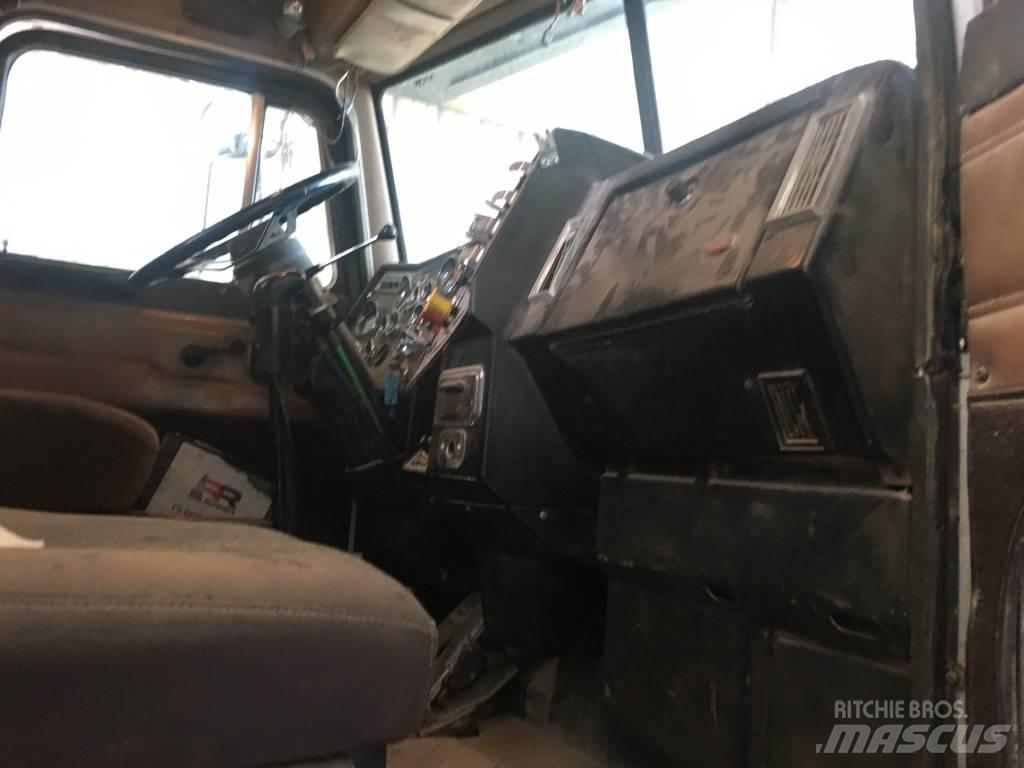 Peterbilt 378 Csőfektető/Hegesztő dózerek
