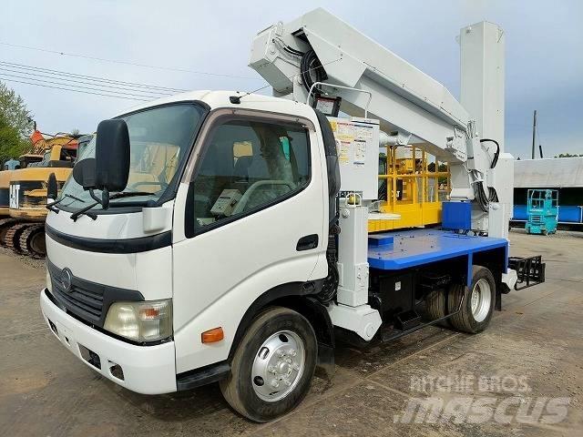 Tadano BT-110-1 Teherautóra szerelt emelők és állványok