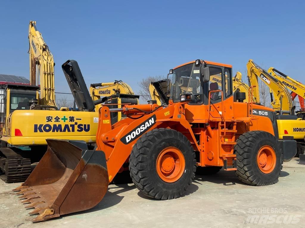Doosan DL 505 Gumikerekes homlokrakodók
