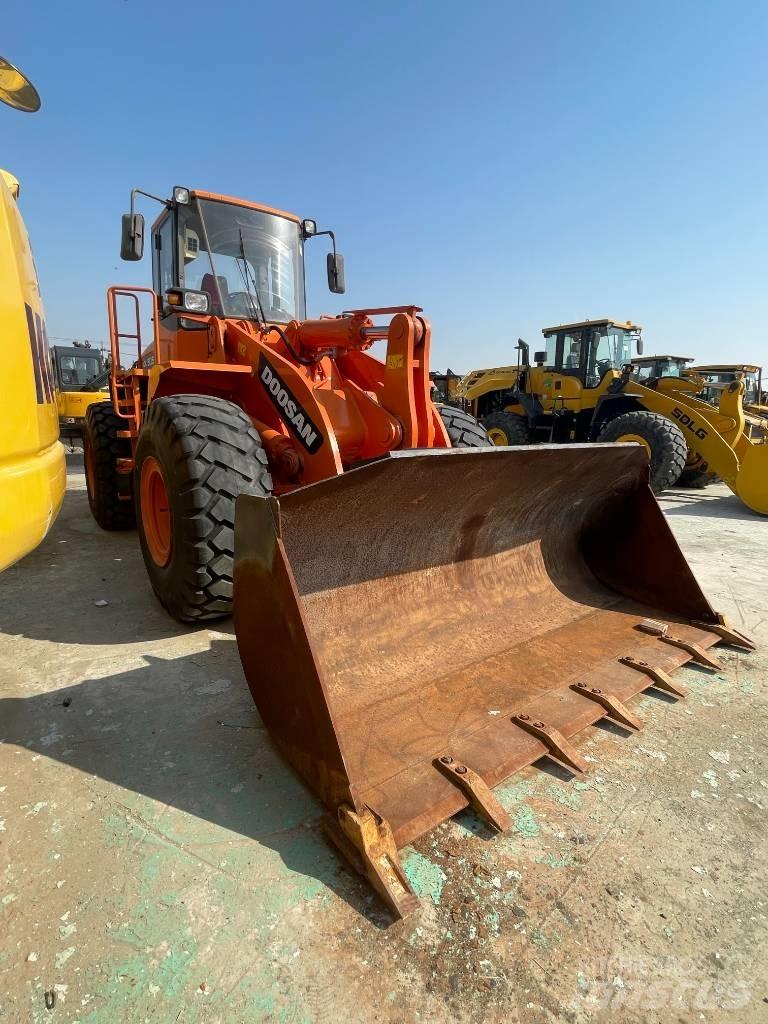Doosan DL 505 Gumikerekes homlokrakodók
