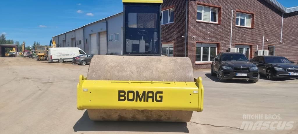 Bomag BW 211 D-3 Egydobos hengerek