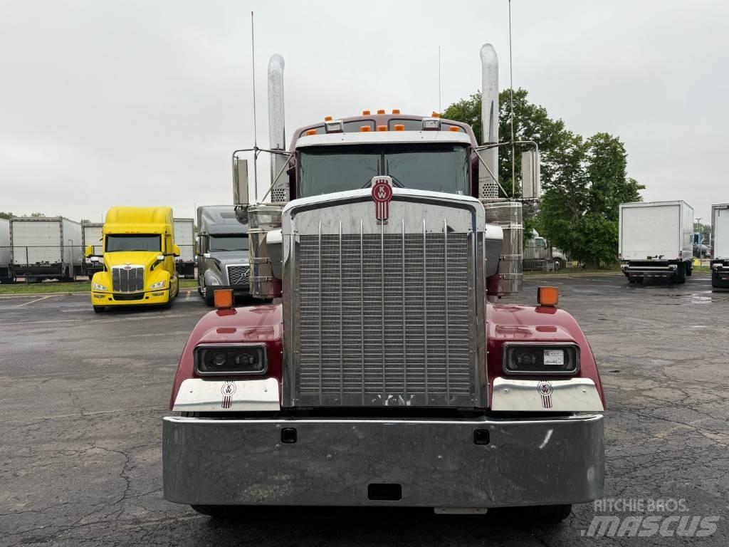 Kenworth W 900 L Nyergesvontatók