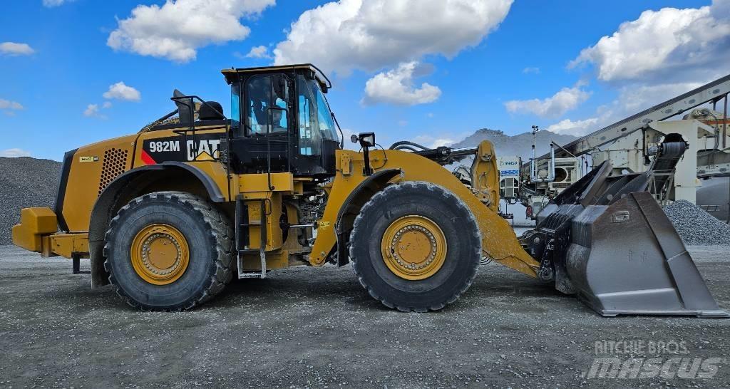 CAT 982 M Gumikerekes homlokrakodók