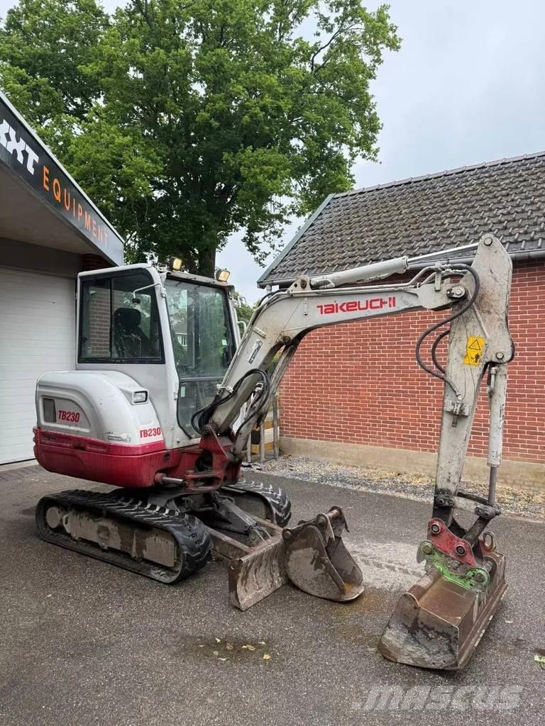 Takeuchi TB230 Mini kotrók < 7t