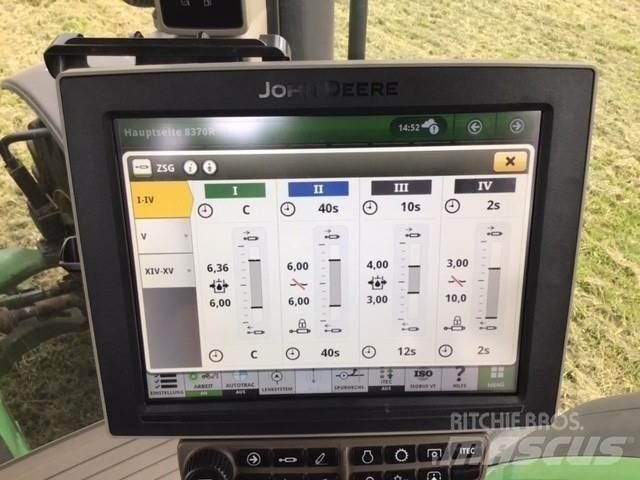 John Deere 8370R Traktorok