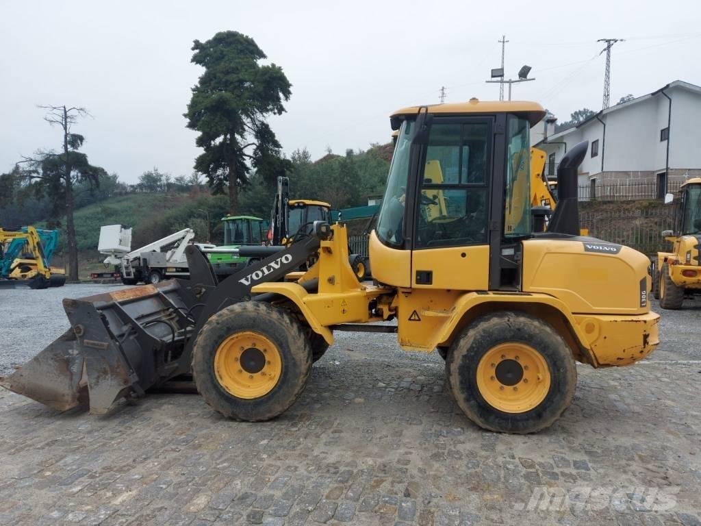 Volvo L 30 G Gumikerekes homlokrakodók