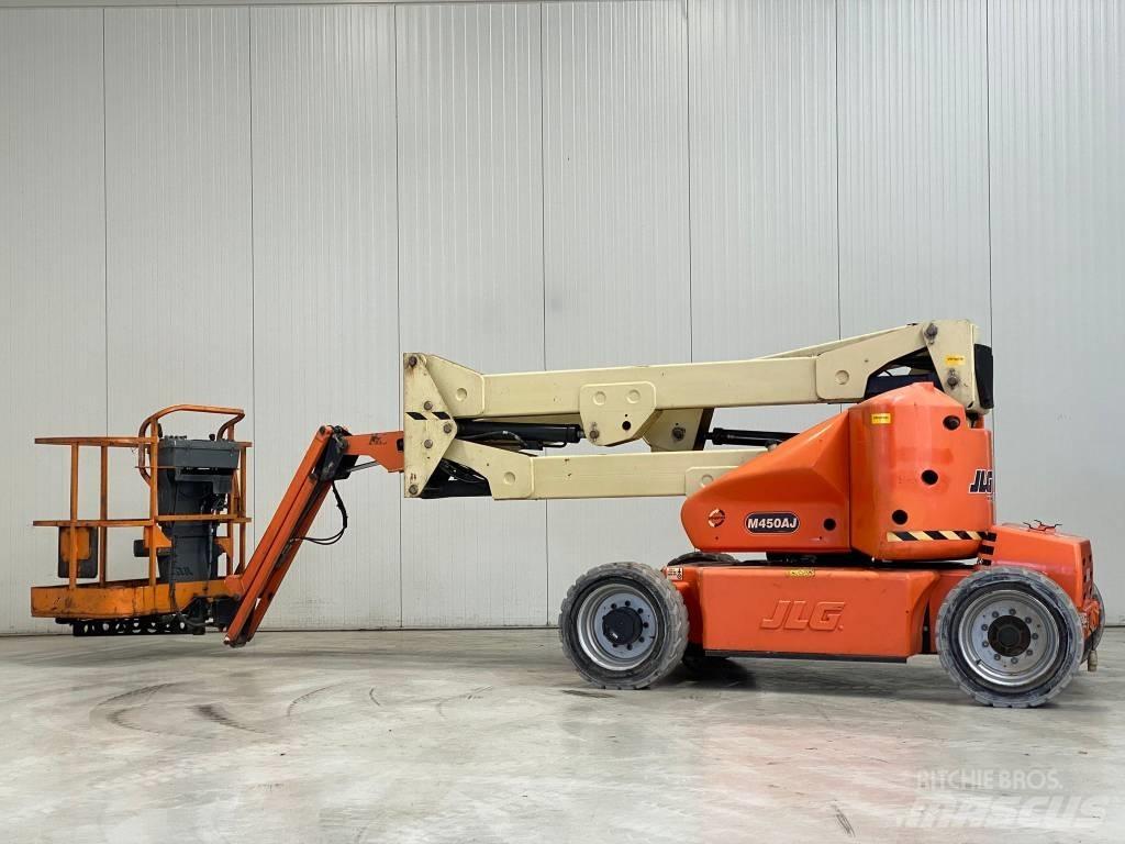 JLG M450AJ Karos emelők