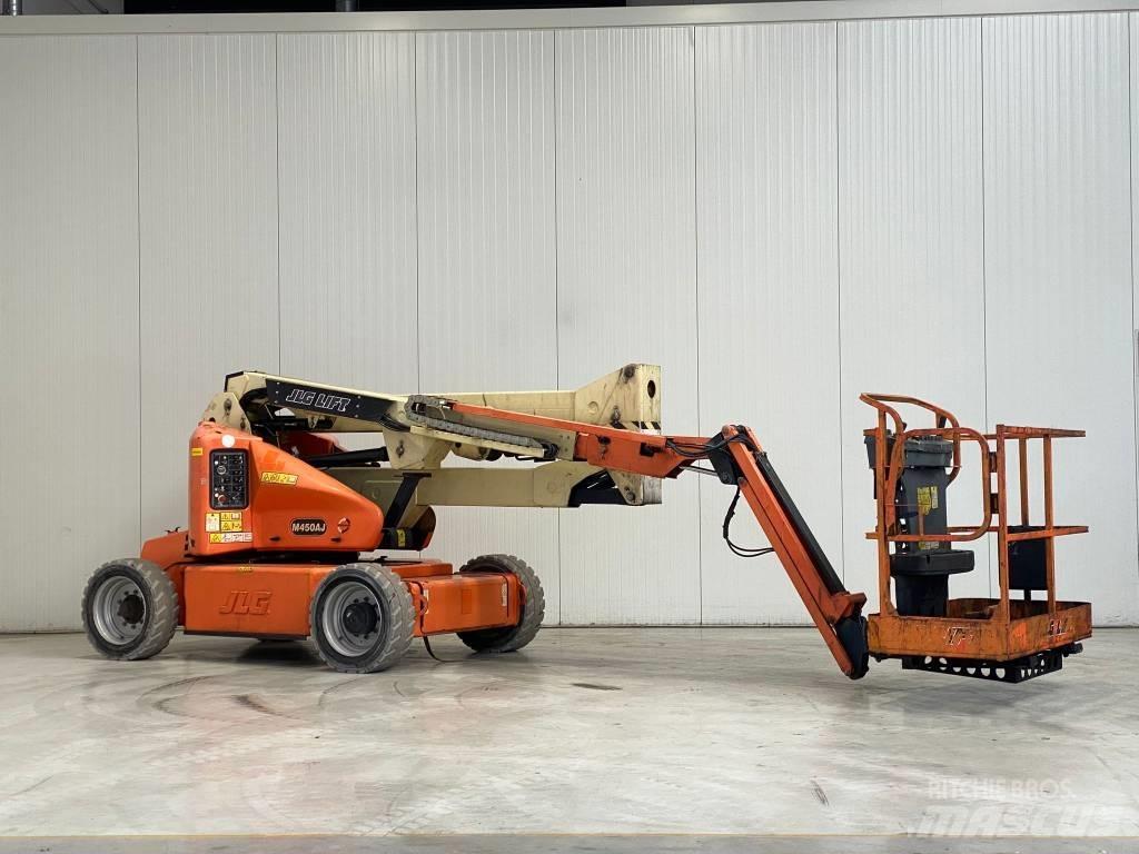JLG M450AJ Karos emelők