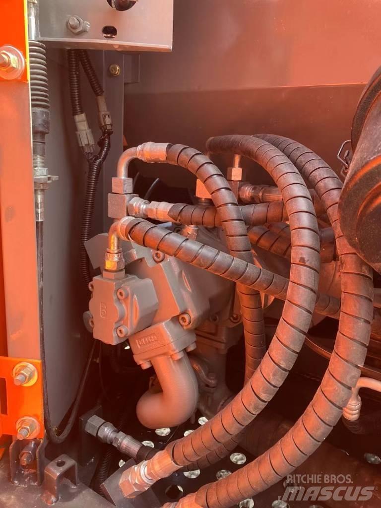 Hitachi 70-5A Lánctalpas kotrók