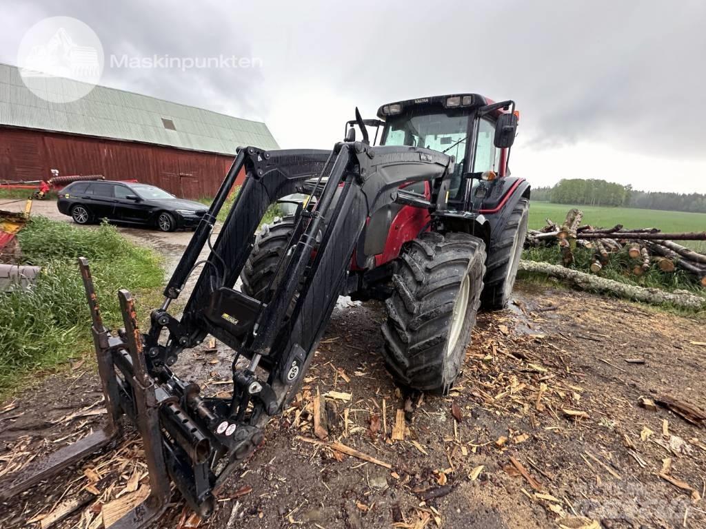 Valtra N 121 Traktorok