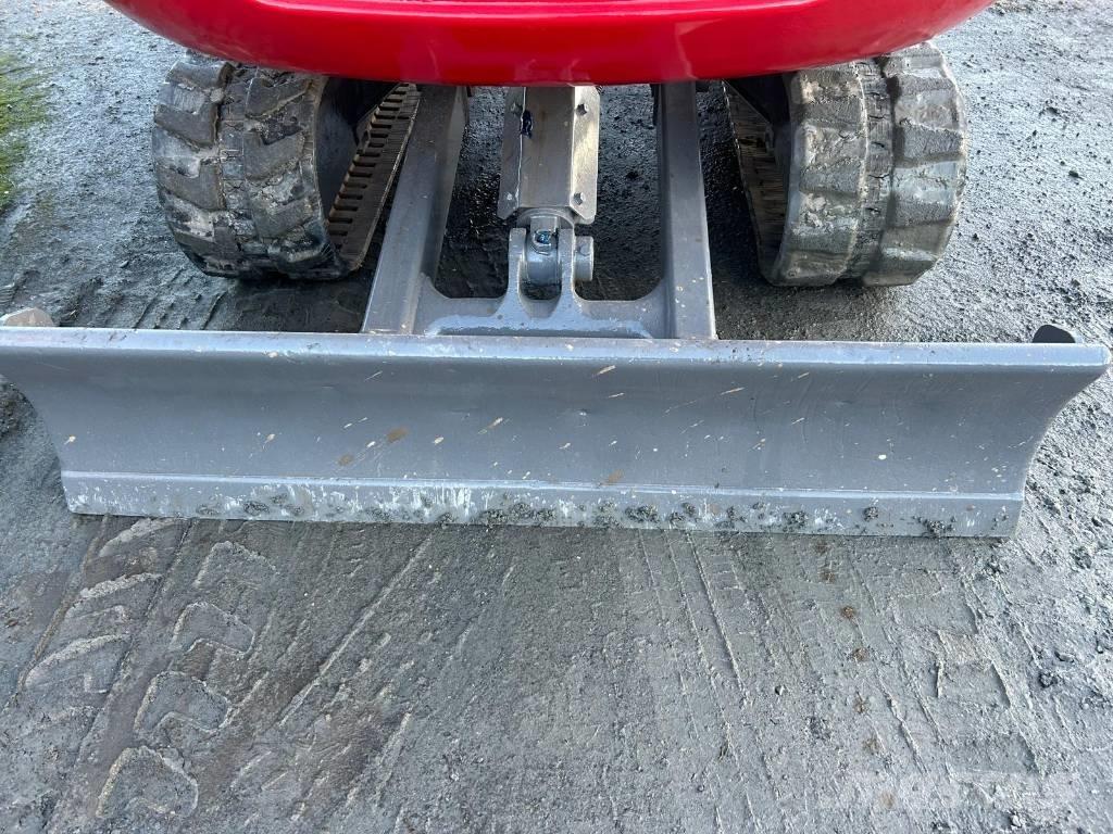 Takeuchi TB 230 Mini kotrók < 7t