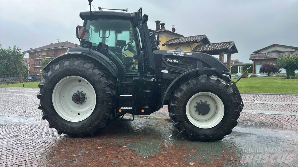 Valtra Q305 Traktorok