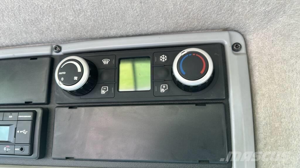 Valtra Q305 Traktorok