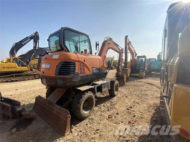 Doosan DX60W Gumikerekes kotrók