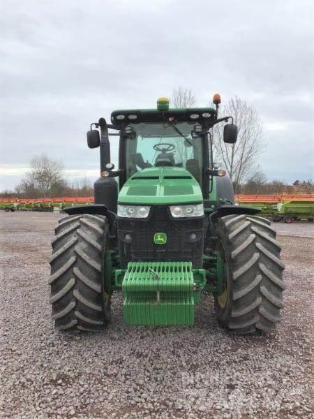 John Deere 8320 R Traktorok