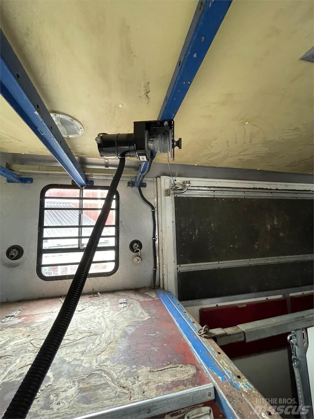 Volvo FL7 Állatszállító teherautók