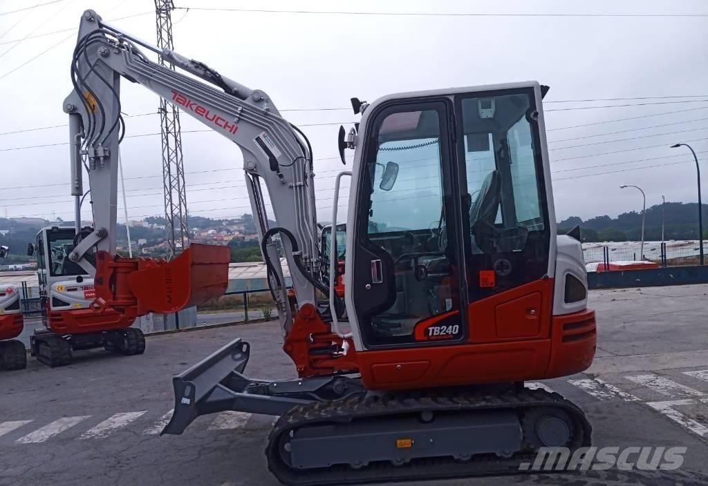 Takeuchi TB 240 Mini kotrók < 7t