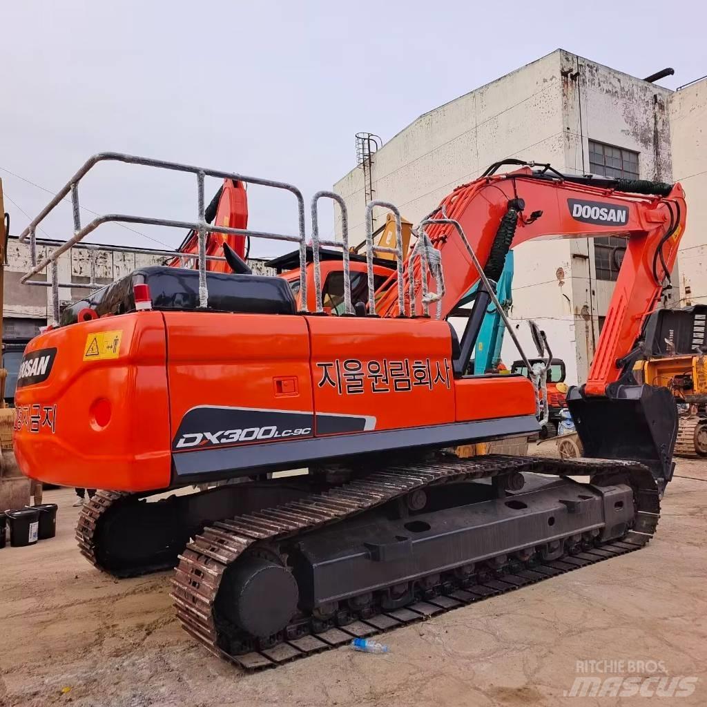 Doosan DX 300 Lánctalpas kotrók