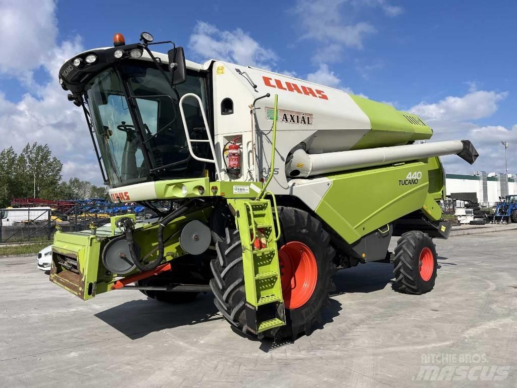CLAAS Tucano 440 Kombájnok