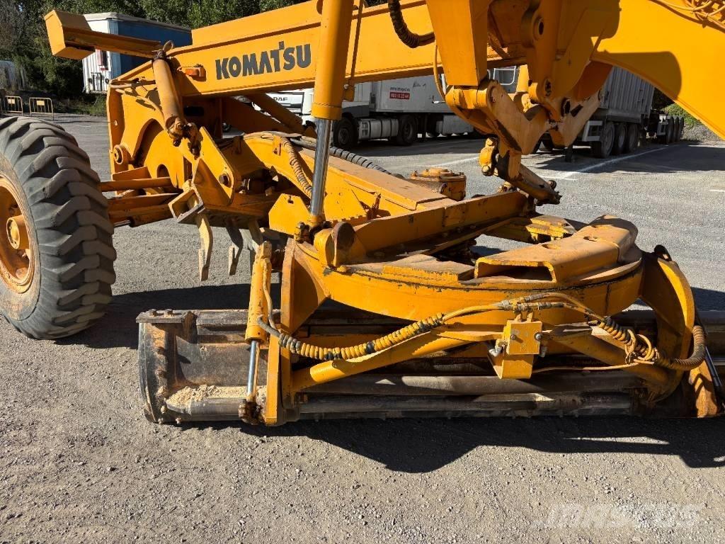 Komatsu GD 530 A Gréderek