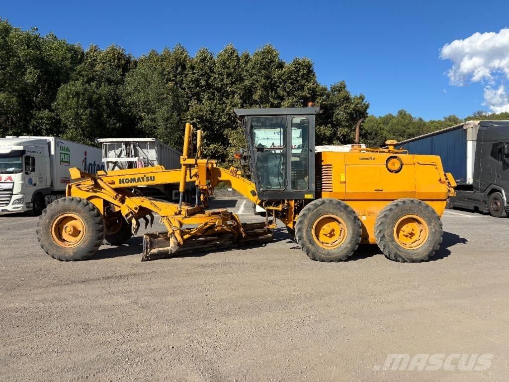 Komatsu GD 530 A Gréderek