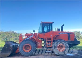 Doosan DL 300 Gumikerekes homlokrakodók