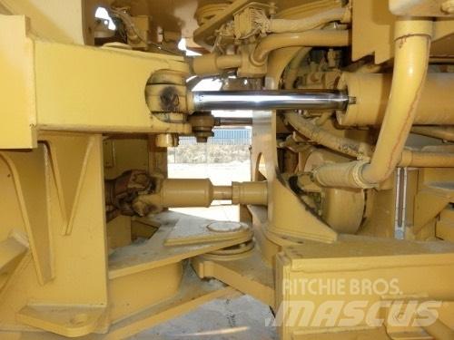 CAT 950H Gumikerekes homlokrakodók
