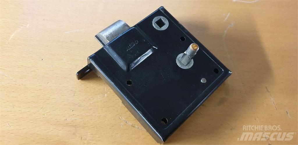  FMG/Ösa 813918 Vezetőfülke és belső tartozékok