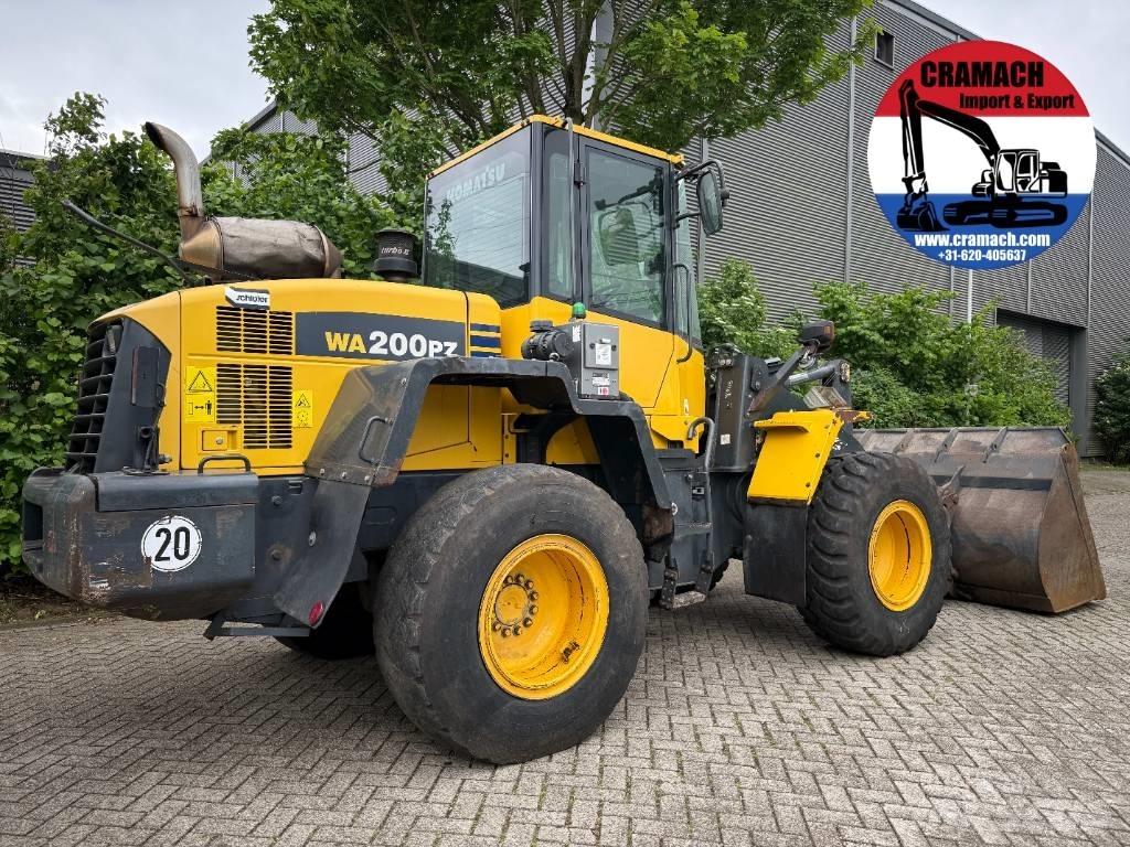 Komatsu WA 200 PZ-6 Gumikerekes homlokrakodók