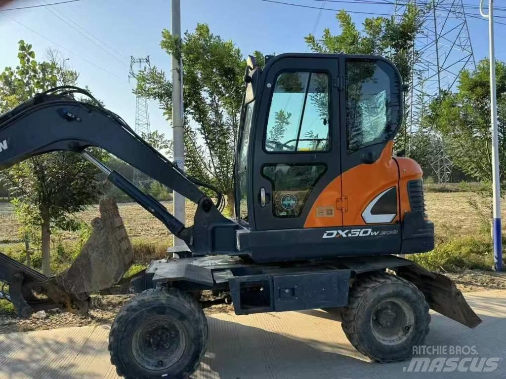 Doosan DX60W Gumikerekes kotrók