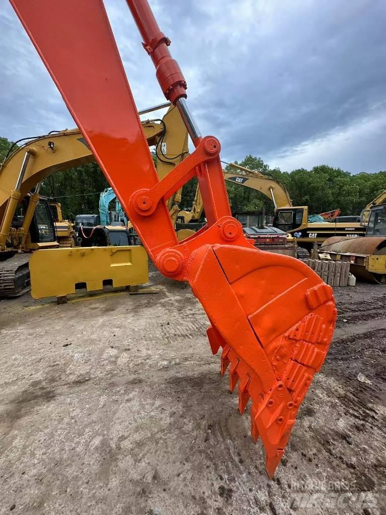 Hitachi ZX200 Lánctalpas kotrók