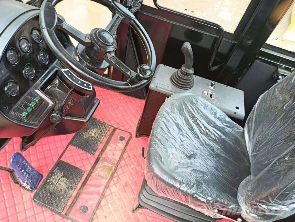 CAT 966 H Gumikerekes homlokrakodók