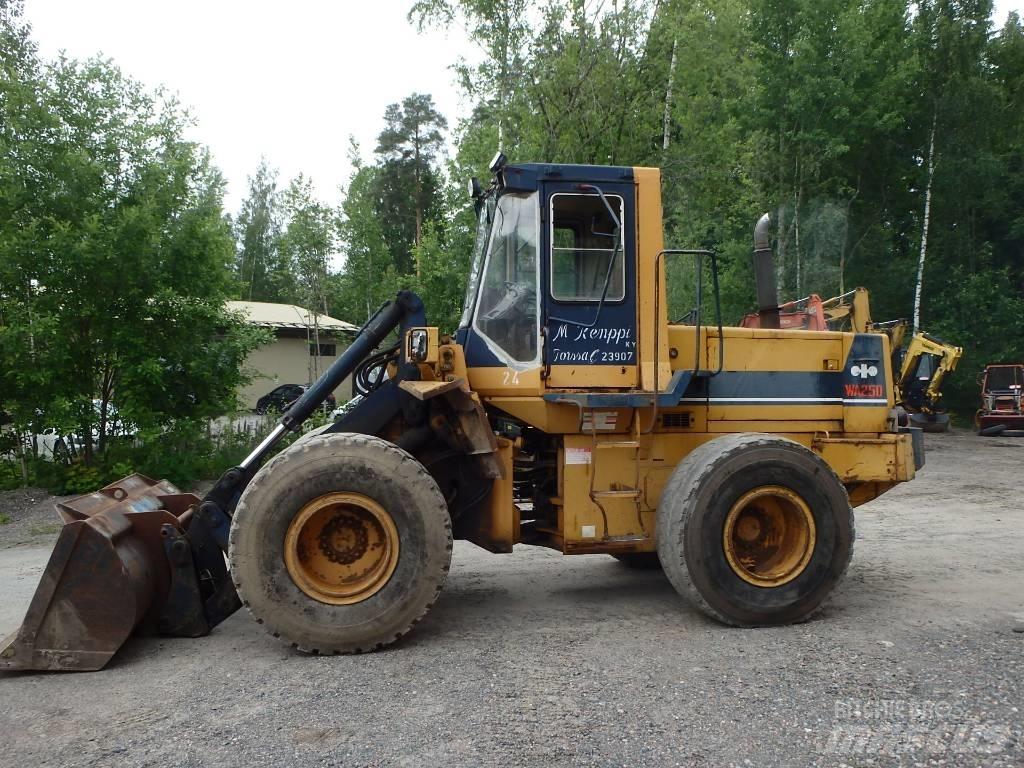 Komatsu WA 250-1 Gumikerekes homlokrakodók