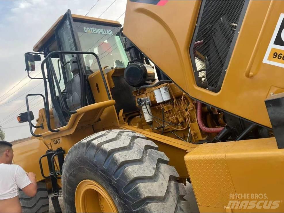 CAT 966 H Gumikerekes homlokrakodók