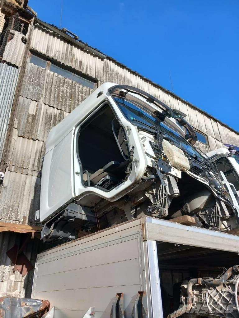 Renault Premium 460 Vezetőfülke és belső tartozékok