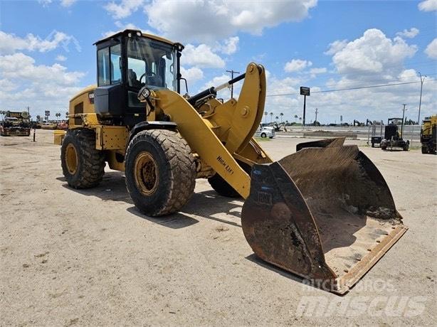 CAT 966M Gumikerekes homlokrakodók