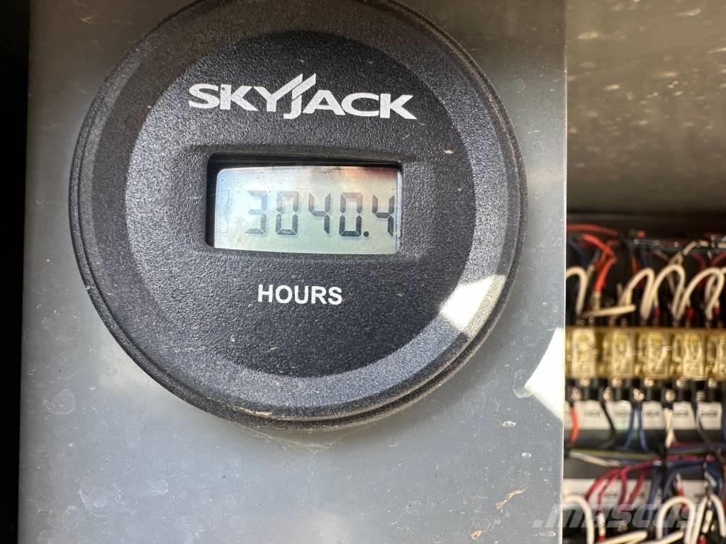 SkyJack SJ 8841 RT Ollós emelők