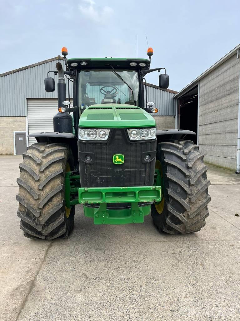 John Deere 8270 R Traktorok