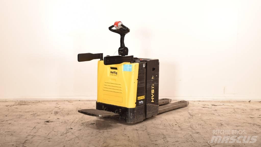 Hyster P 2.0 S Vezetőállásos alacsony emelőkocsi