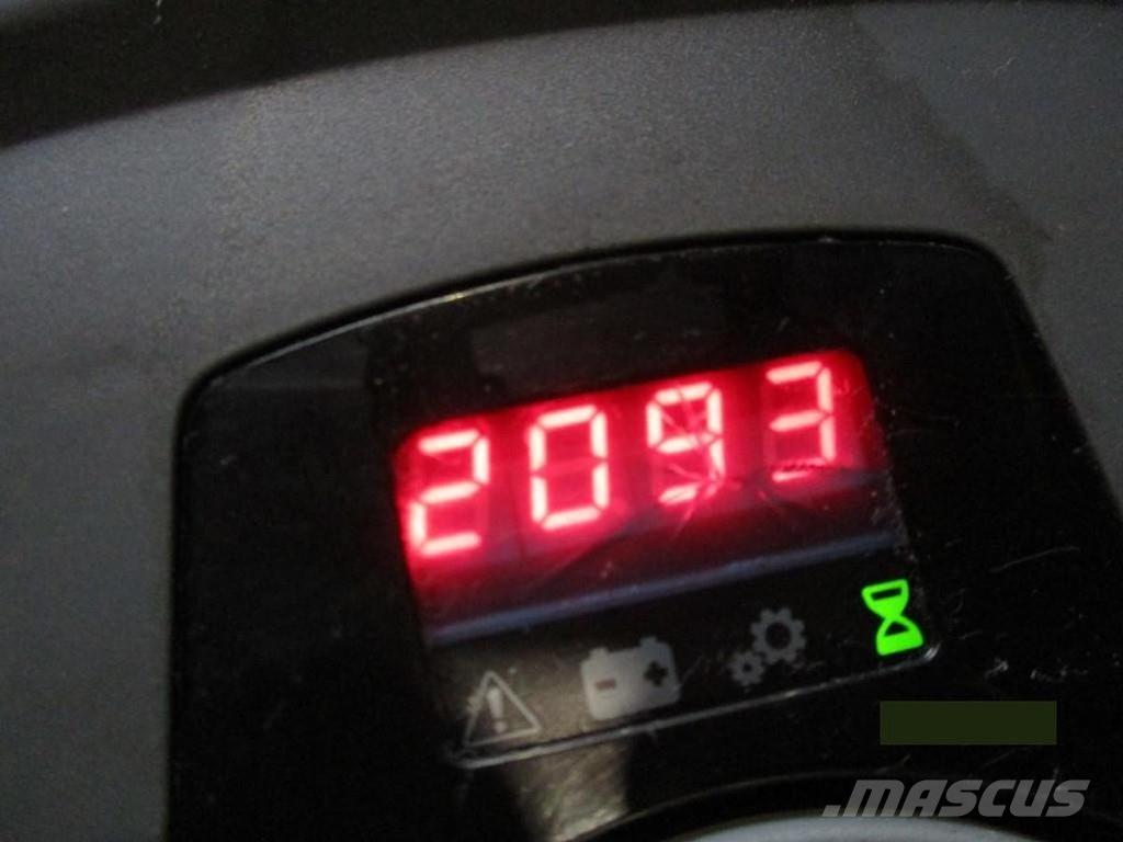 Toyota LPE200 Vezetőállásos alacsony emelőkocsi