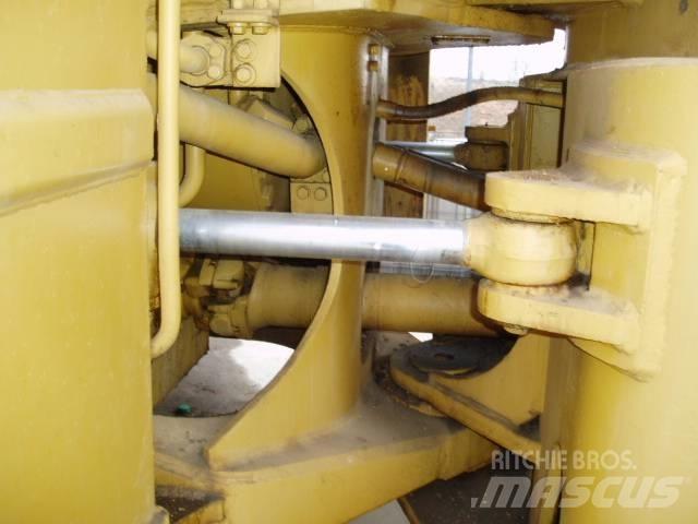 CAT 992 B Gumikerekes homlokrakodók