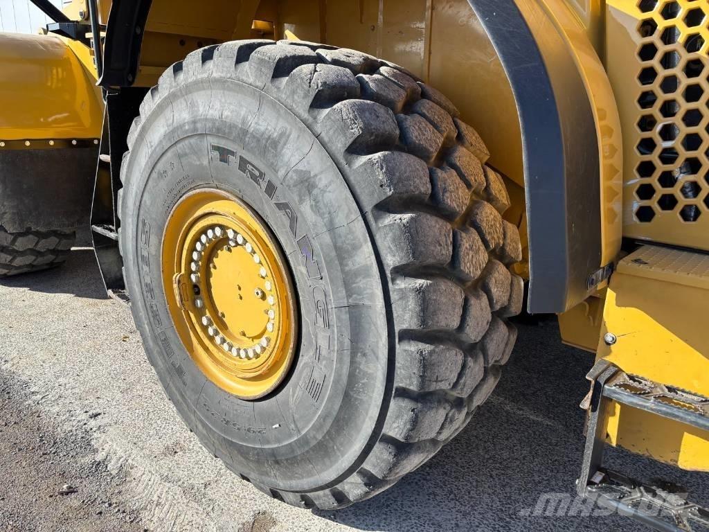 CAT 980 M Gumikerekes homlokrakodók